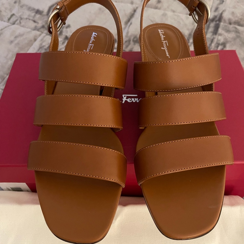 SALVATORE FERRAGAMO TREZZE 30 SANDAL
